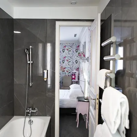 Bonaparte 3* Paris