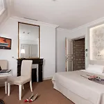 Bonaparte Hotel